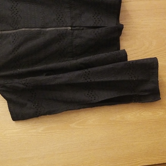 BCBG navy off the shoulder like new - Picture 4 of 4